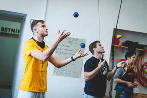 Základy cirkusové pedagogiky – specializace – žonglování